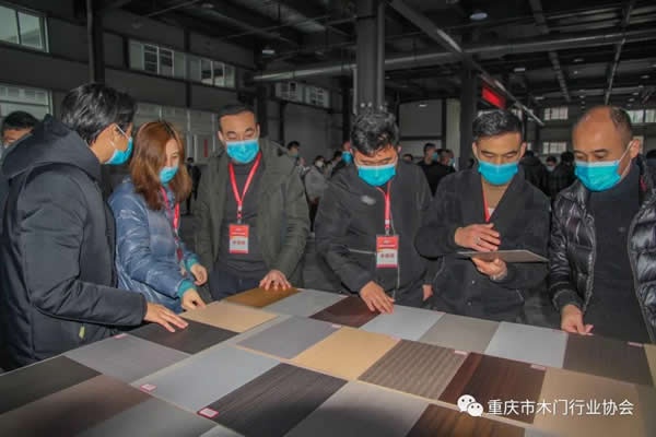 重慶開州、貴州赤水組團考察重慶木門及定制企業