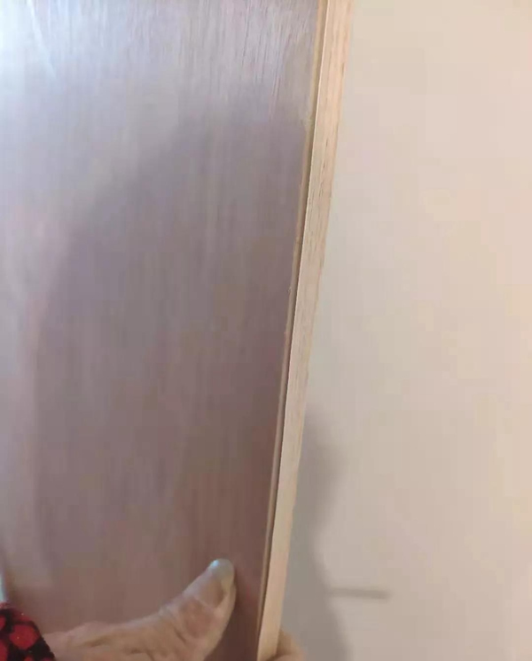 卡羅曼家居丨實木貼皮爆皮怎么辦？一招幫你解決