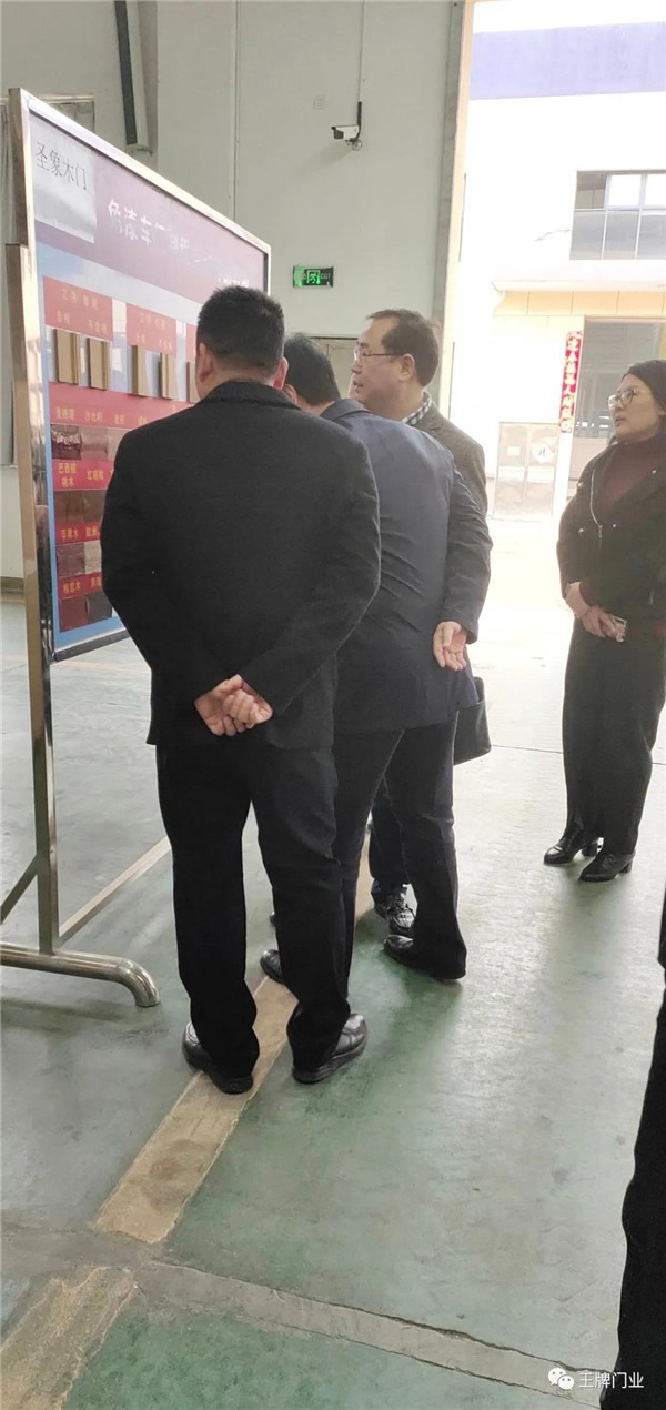 世紀王牌全屋定制歡迎黎平縣人民政府王春雷縣長一行蒞臨考察指導