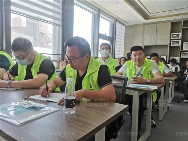 廣千木門整木定制丨五月越努力越幸運