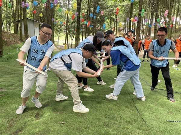 雙羽定制家多部門戶外拓展活動提升團隊戰斗力