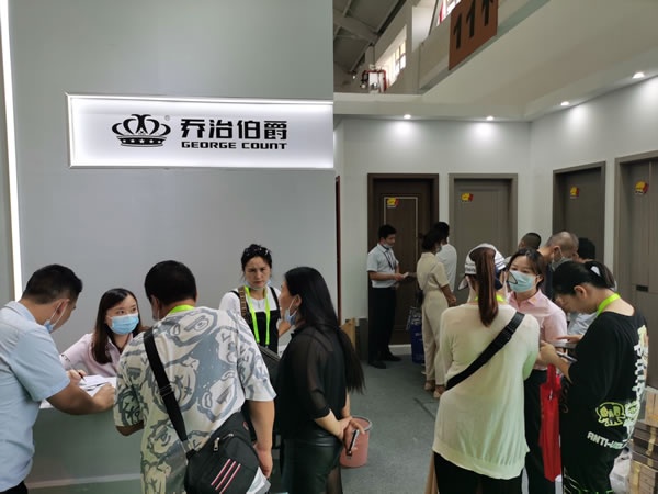 喬治伯爵木門