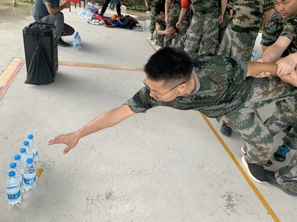 千鼎門業運營中心戶外拓展訓練，超越自我凝心聚力
