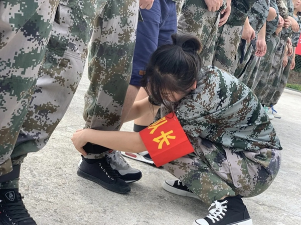 千鼎門業運營中心戶外拓展訓練，超越自我凝心聚力