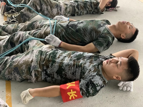 千鼎門業運營中心戶外拓展訓練，超越自我凝心聚力