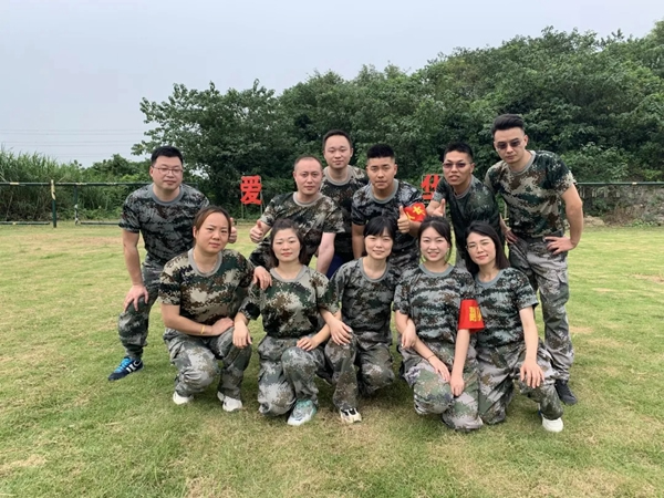 千鼎門業運營中心戶外拓展訓練，超越自我凝心聚力