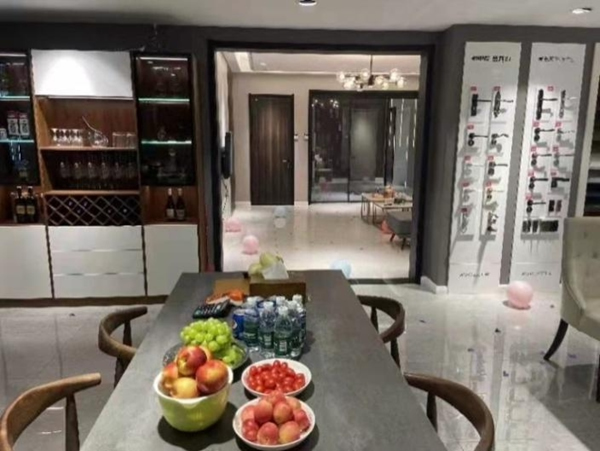 展志天華“鐵娘子”【錫林浩特店】打造木門與全屋定制翹楚