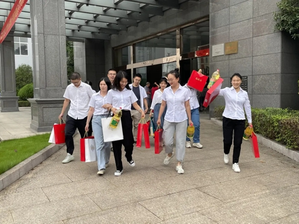 情滿中秋|金迪木門祝全體家人中秋節快樂！