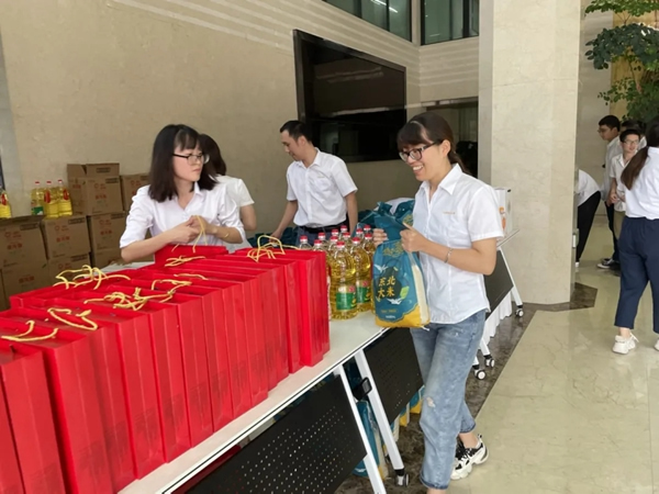情滿中秋|金迪木門祝全體家人中秋節快樂！