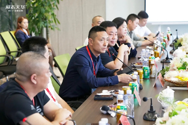 展志天華隆重召開2021秋冬季新品評(píng)審會(huì)