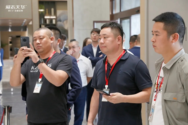 展志天華隆重召開2021秋冬季新品評(píng)審會(huì)