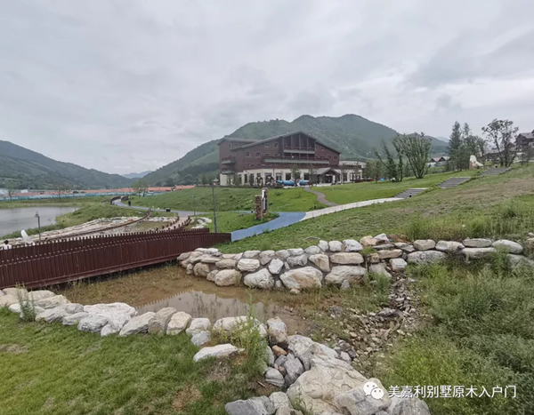 美嘉利：涼爽之夏，游海坨美景，享原木之門