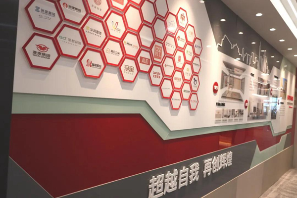 滬佳裝飾董事長帶隊考察圣伯雅墻板，達成戰略合作意向