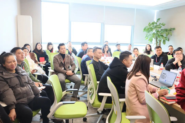 你有一份圣伯雅招商大會的邀請函，請注意查收！