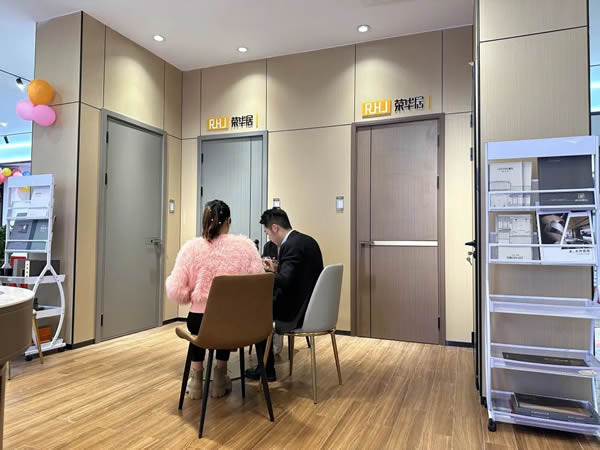 新店開業|榮華居靜音室內系統門，演繹現代高端定制生活