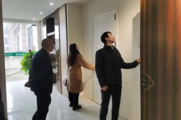 喬治伯爵木門