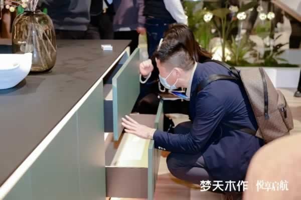 夢天木門