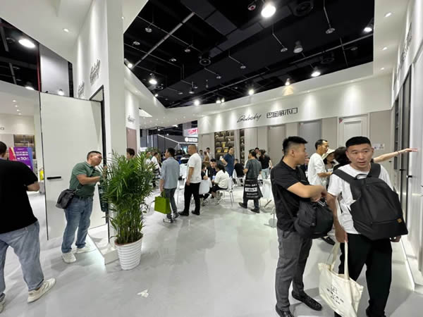 直擊門(mén)博會(huì) | 巴堡麗木門(mén)展館首日人氣爆棚，精彩還在繼續(xù)……