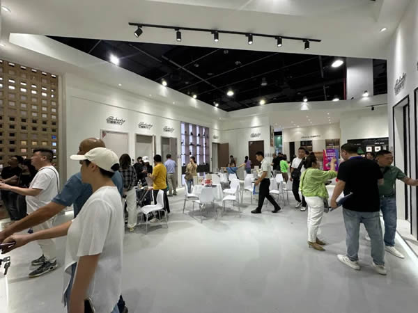 直擊門(mén)博會(huì) | 巴堡麗木門(mén)展館首日人氣爆棚，精彩還在繼續(xù)……