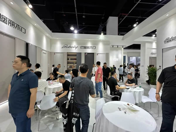 直擊門(mén)博會(huì) | 巴堡麗木門(mén)展館首日人氣爆棚，精彩還在繼續(xù)……
