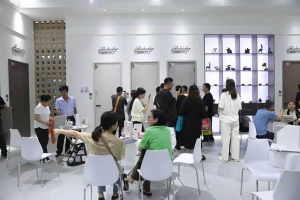直擊門(mén)博會(huì) | 巴堡麗木門(mén)展館首日人氣爆棚，精彩還在繼續(xù)……