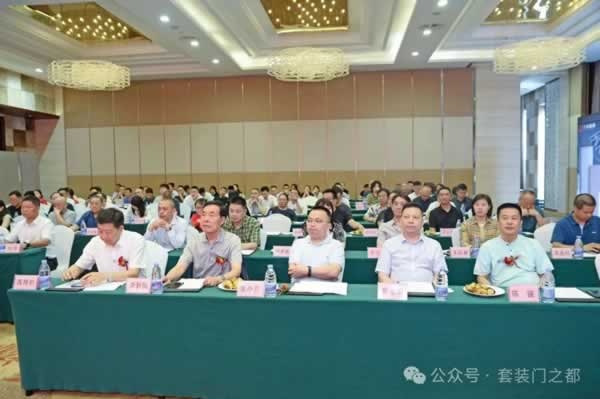 重慶市木業整裝行業協會召開五屆二次會員大會