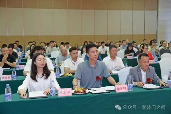 重慶市木業整裝行業協會召開五屆二次會員大會