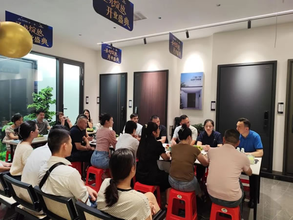 攜手經銷商游學探店！共賀多地新店“圣”勢綻放！
