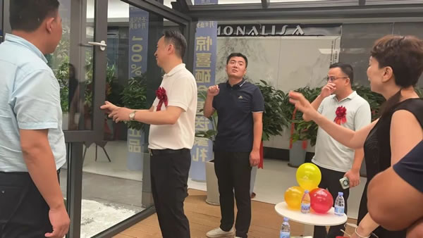 攜手經銷商游學探店！共賀多地新店“圣”勢綻放！