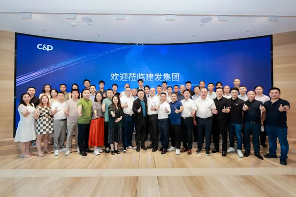 圣堡羅二登領獎臺！閃耀2024中國系統門窗大會！