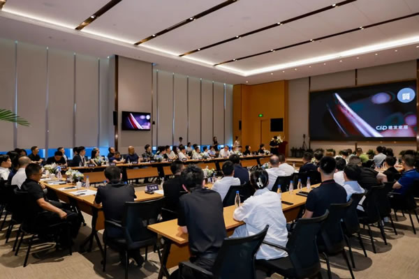 圣堡羅二登領獎臺！閃耀2024中國系統門窗大會！