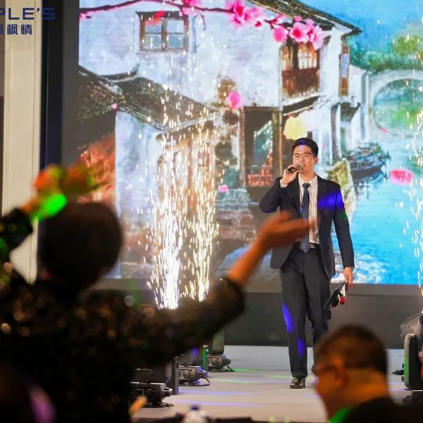 MEETING THE FUTURE | 遇見·未來——北美楓情2025新春年會(huì)圓滿舉辦！