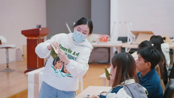 蘇州市總工會文化活動“匠心·口金包手作研習坊”在北美楓情圓滿舉辦！