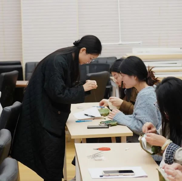 蘇州市總工會文化活動“匠心·口金包手作研習坊”在北美楓情圓滿舉辦！