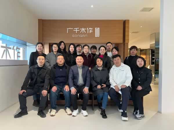 廣千木門 | 熱烈歡迎太原市室內(nèi)裝飾協(xié)會蒞臨參觀指導！