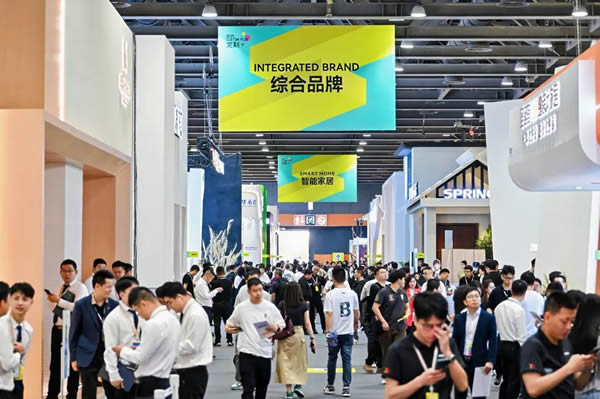 價格戰(zhàn)陷入 “囚徒困境”：行業(yè)被嚴重透支，出路何在？ 三月的羊城，展會扎堆，你方唱罷我登場。在第14屆廣州定制家居展暨輕高定展現(xiàn)場，由