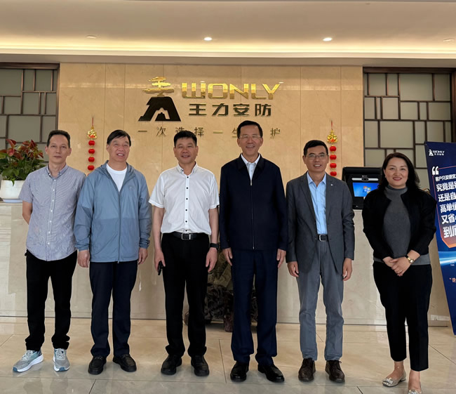 王力門業 | 中國建筑金屬結構協會副會長兼秘書長咸大慶一行到王力調研