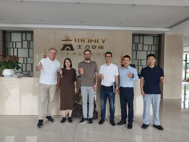 王力門業(yè) | 波蘭客商考察團走進王力：深化跨國合作，共拓智能安防未來