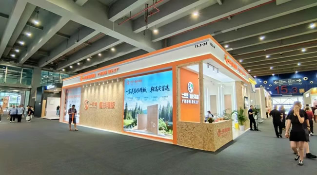 建博會迎來輕高定“材料黑馬”，一家美香杉精板直擊市場剛需