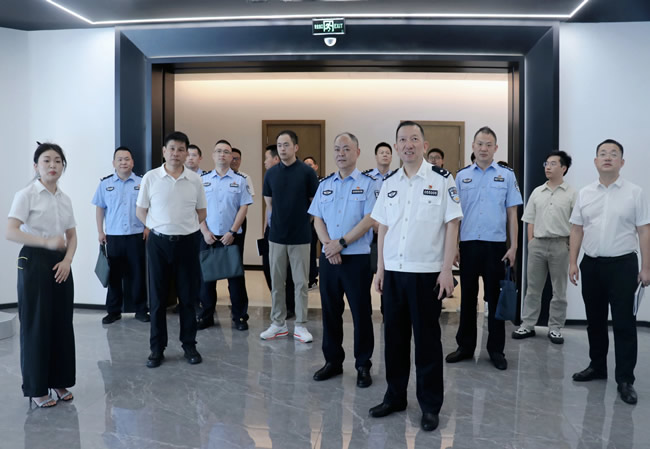 王力門業(yè) | 企業(yè)如何筑牢信息安全“銅墻鐵壁”？金華市公安局黨委委員、副局長呂會(huì)民帶隊(duì)到王力調(diào)研信息網(wǎng)絡(luò)安全