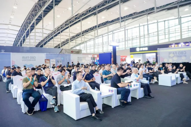 金迪木門 | 金迪榮登 “2025 中國家居行業強國品牌” 榜，實力見證品質傳奇！