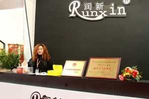 2013北京門展中國(guó)木門網(wǎng)專訪-潤(rùn)新木門